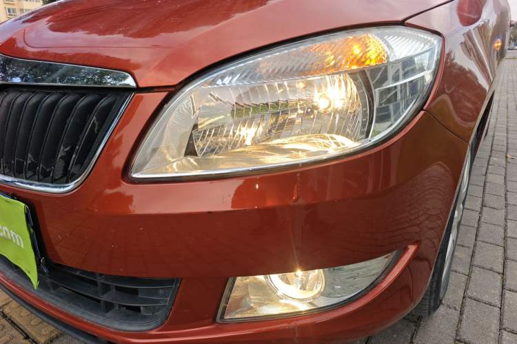 Used Skoda Fabia 2014 1.4L Automatic Crystal Edition Left Front Headlight