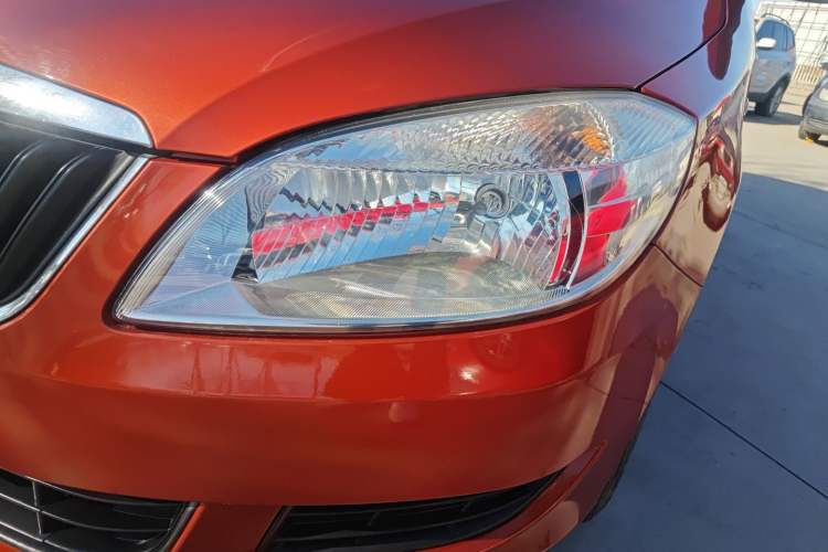 Used Skoda Fabia 2014 1.4L Automatic Crystal Edition Left Front Headlight