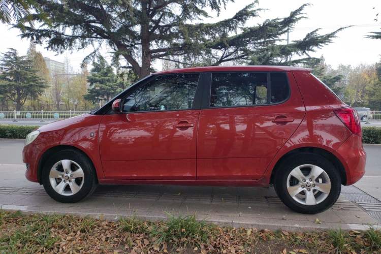 Used Skoda Fabia 2014 1.4L Automatic Crystal Edition Left Side