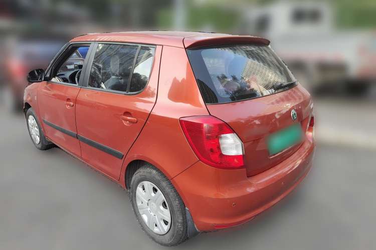 Used Skoda Fabia 2014 1.4L Automatic Crystal Edition Rear Left 45 Deg