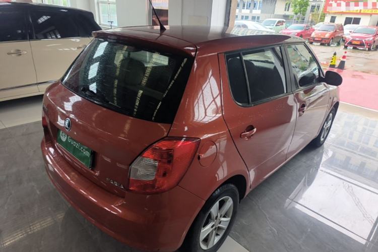 Used Skoda Fabia 2014 1.4L Automatic Crystal Edition Rear Right 45 Deg