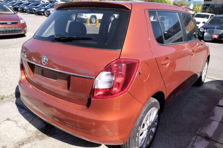 Used Skoda Fabia 2014 1.6L Automatic Crystal Edition Rear Right 45 Deg