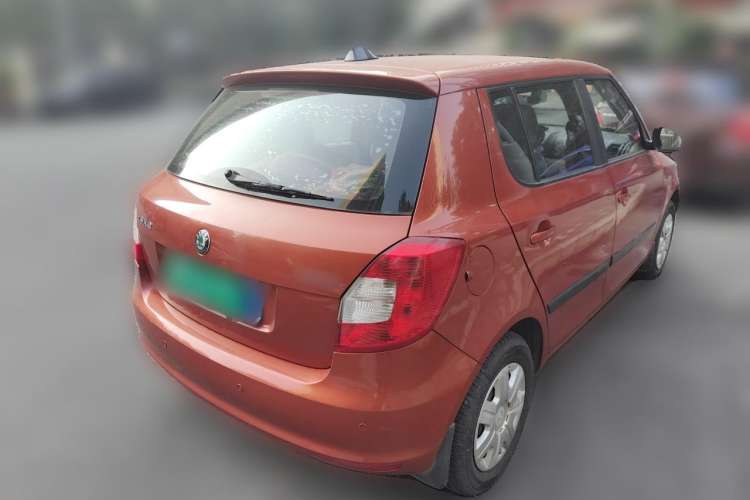Used Skoda Fabia 2014 1.4L Automatic Crystal Edition Rear Right 45 Deg