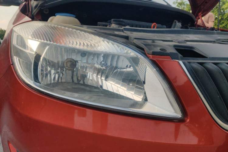 Used Skoda Fabia 2014 1.4L Automatic Crystal Edition Right Front Headlight