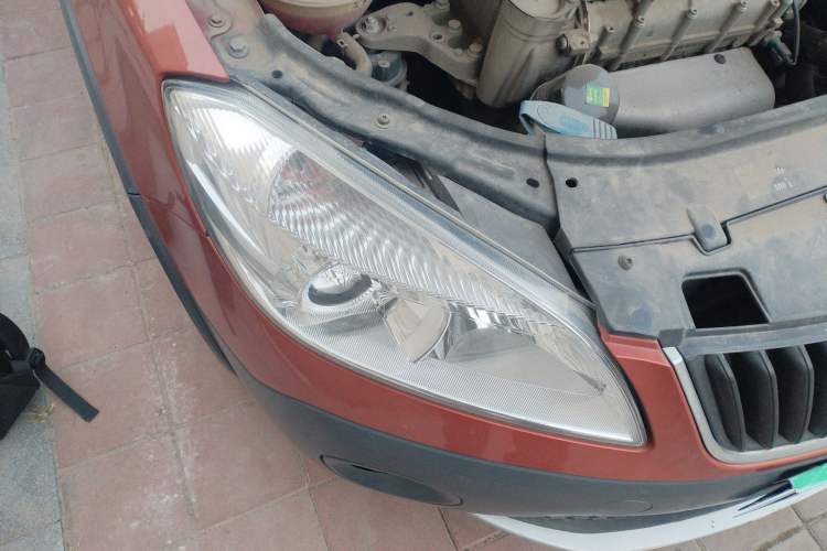 Used Skoda Fabia 2014 1.6L Scout Right Front Headlight