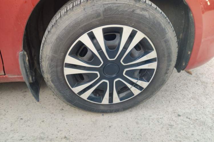 Used Skoda Fabia 2014 1.4L Automatic Crystal Edition Right Front Wheel Hub