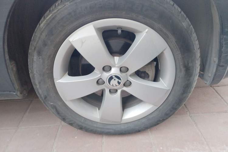 Used Skoda Fabia 2014 1.6L Scout Right Front Wheel Hub