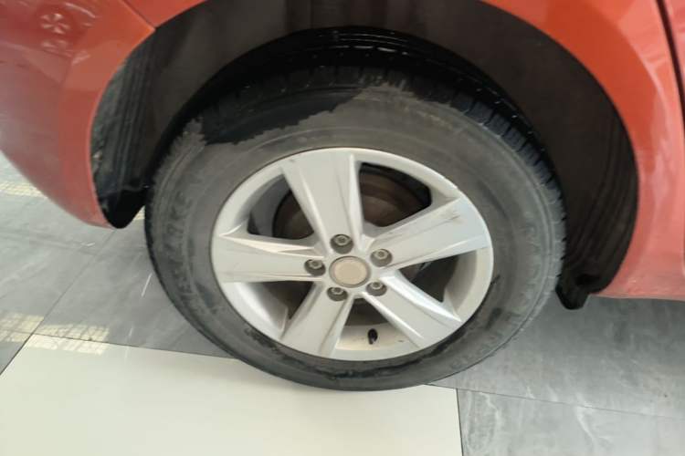 Used Skoda Fabia 2014 1.4L Automatic Crystal Edition Right Rear Wheel Hub