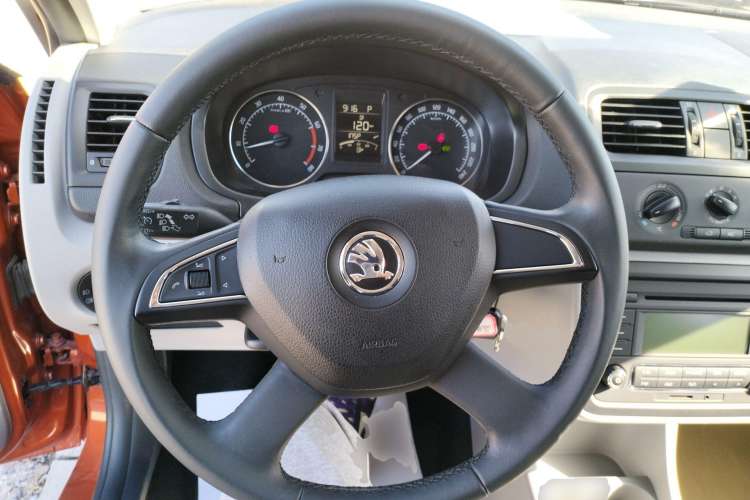 Used Skoda Fabia 2014 1.6L Automatic Crystal Edition Steering Wheel