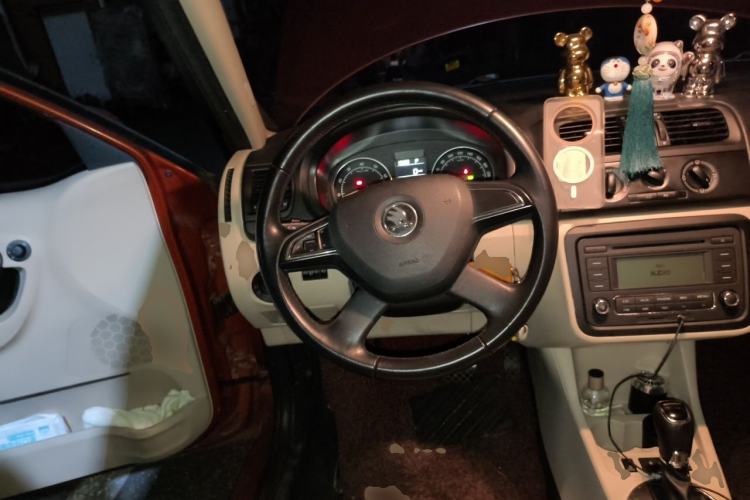 Used Skoda Fabia 2014 1.6L Automatic Crystal Edition Steering Wheel