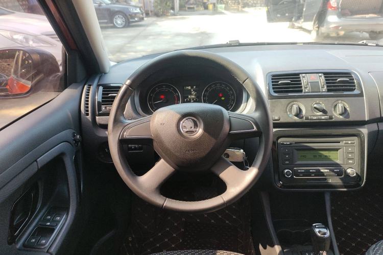 Used Skoda Fabia 2014 1.6L Automatic Sport Edition Steering Wheel