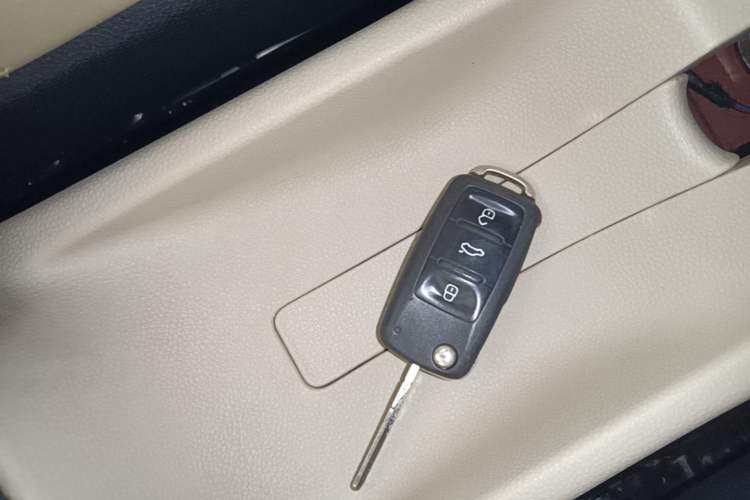 Used Skoda Fabia 2014 1.4L Manual Crystal Edition Vehicle Key