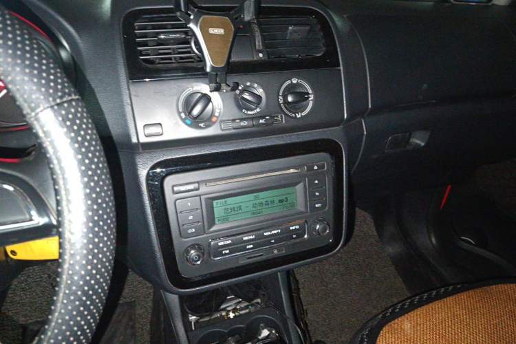 Used Skoda Fabia 2014 1.6L Automatic Monte Carlo Edition Audio And AC Panel