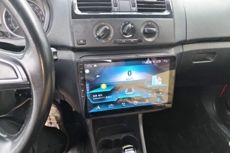 Used Skoda Fabia 2014 1.6L Automatic Sport Edition Audio And AC Panel