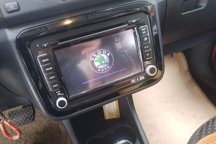 Used Skoda Fabia 2014 1.6L Automatic Sport Edition Audio And AC Panel