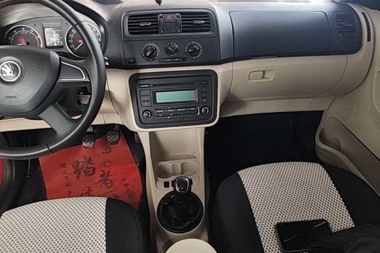 Used Skoda Fabia 2014 1.4L Manual Jingling Edition Audio And AC Panel