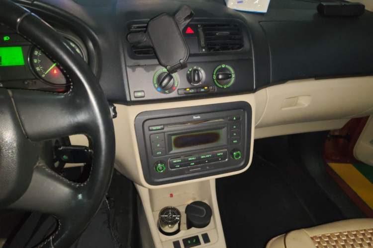 Used Skoda Fabia 2014 1.4L Manual Jingling Edition Audio And AC Panel