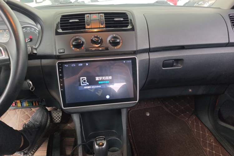 Used Skoda Fabia 2014 1.6L Automatic Sport Edition Audio And AC Panel