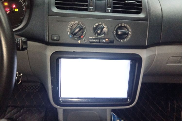 Used Skoda Fabia 2014 1.4L Automatic Crystal Edition Audio And AC Panel