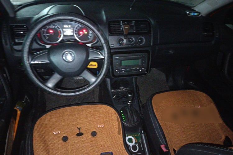 Used Skoda Fabia 2014 1.6L Automatic Monte Carlo Edition Center Console