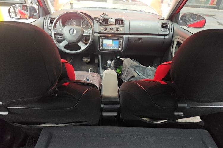 Used Skoda Fabia 2014 1.6L Automatic Sport Edition Center Console