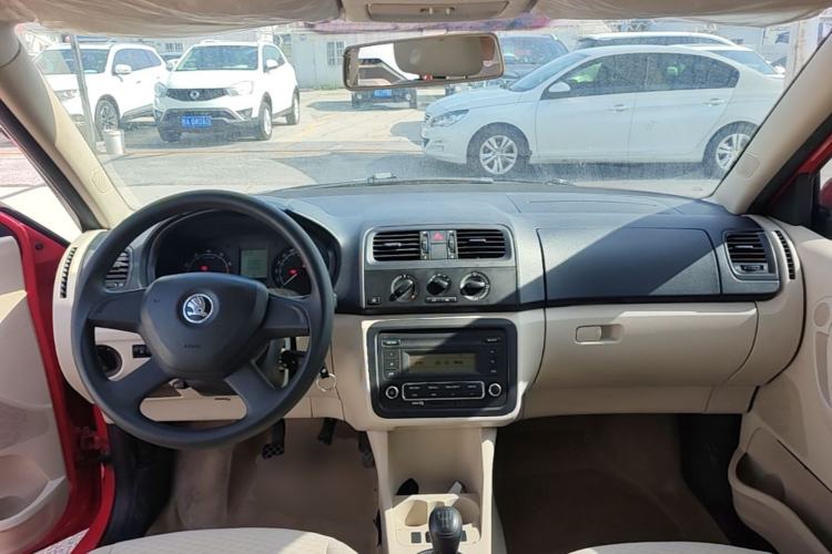 Used Skoda Fabia 2014 1.4L Manual Crystal Edition Center Console