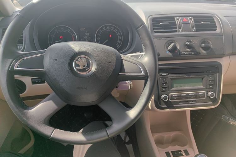 Used Skoda Fabia 2014 1.4L Manual Jingling Edition Center Console