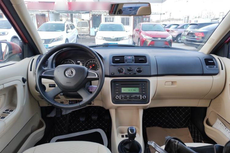 Used Skoda Fabia 2014 1.4L Manual Jingling Edition Center Console