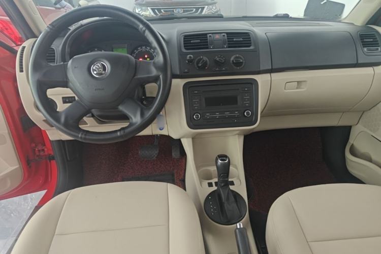 Used Skoda Fabia 2014 1.4L Automatic Crystal Edition Center Console