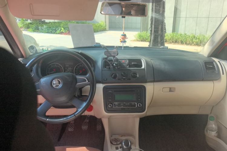 Used Skoda Fabia 2014 1.4L Manual Jingling Edition Center Console
