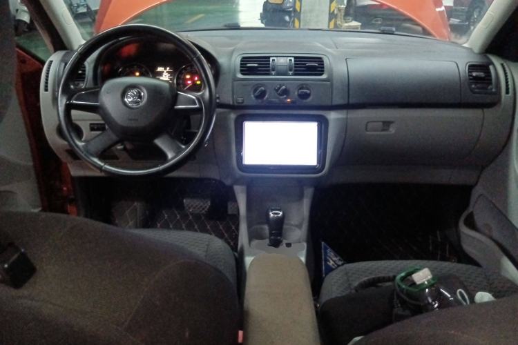 Used Skoda Fabia 2014 1.4L Automatic Crystal Edition Center Console