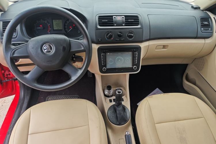 Used Skoda Fabia 2014 1.4L Automatic Crystal Edition Center Console