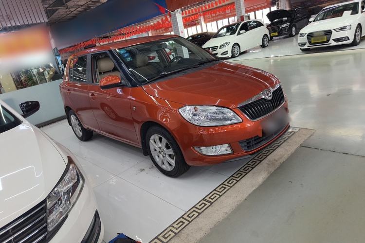 Used Skoda Fabia 2014 1.4L Automatic Crystal Edition Exterior 2