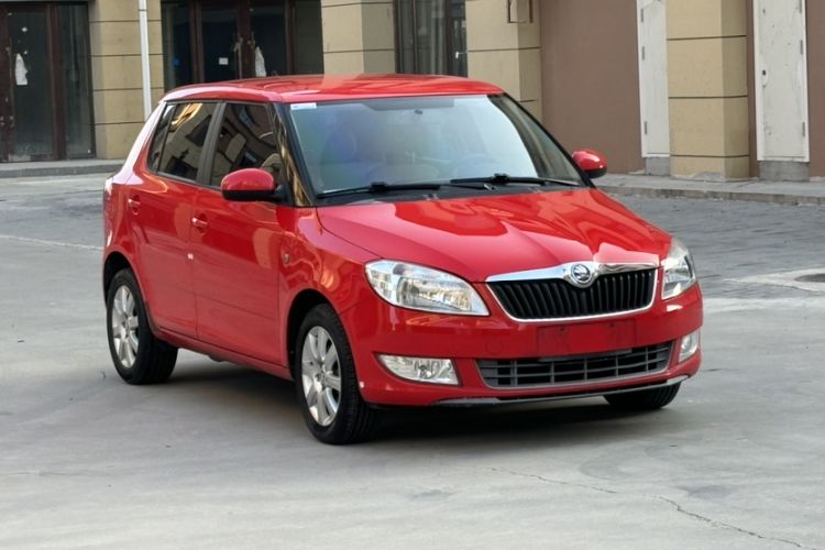 Used Skoda Fabia 2014 1.4L Automatic Crystal Edition Exterior 2