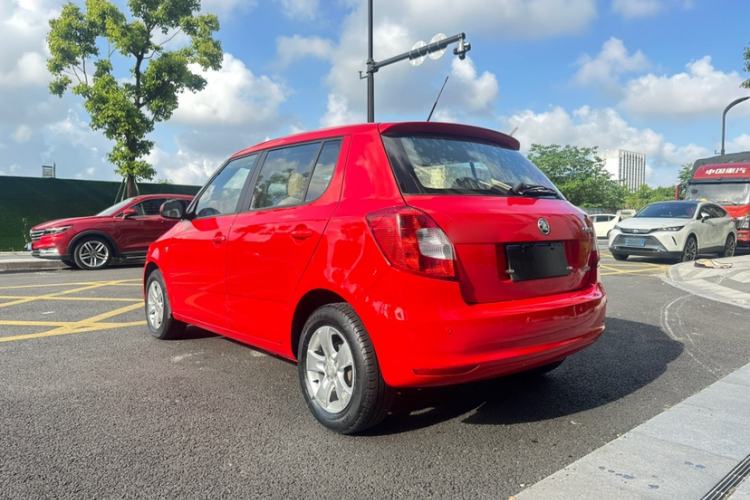 Used Skoda Fabia 2014 1.4L Automatic Crystal Edition Exterior 2