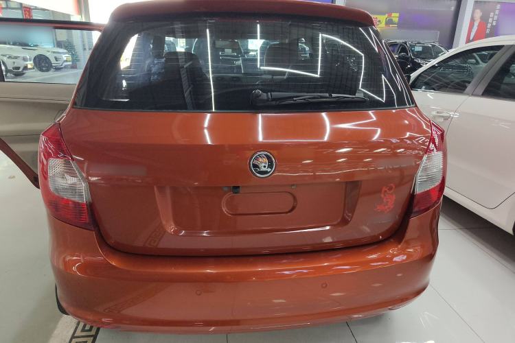 Used Skoda Fabia 2014 1.4L Automatic Crystal Edition Exterior 4