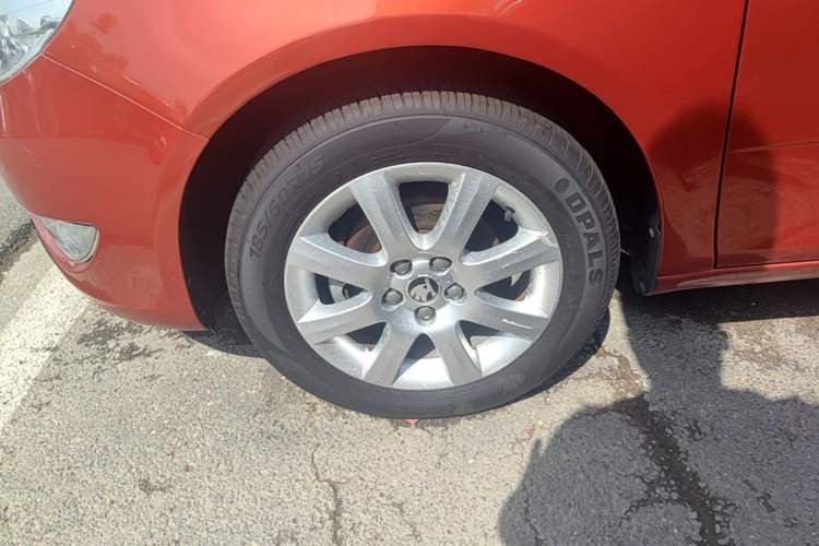 Used Skoda Fabia 2014 1.4L Manual Jingling Edition Exterior 4