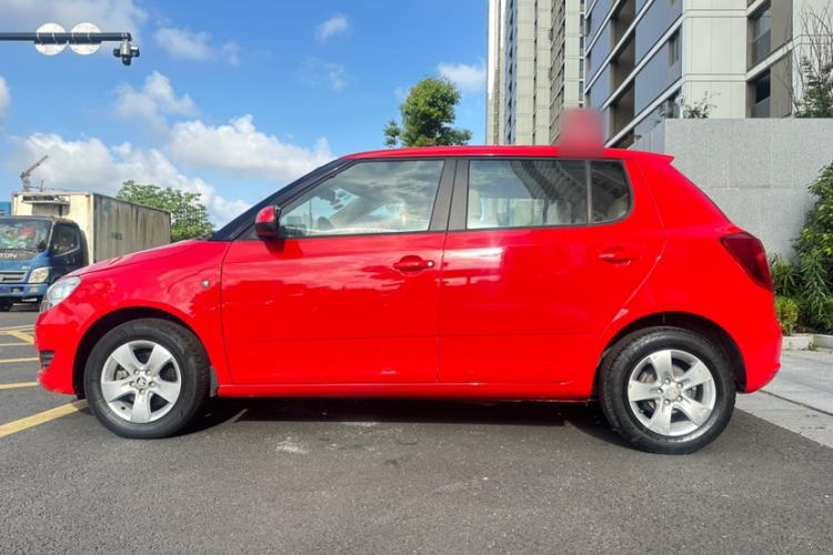 Used Skoda Fabia 2014 1.4L Automatic Crystal Edition Exterior 4