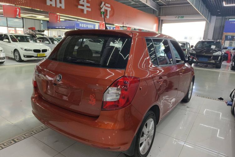 Used Skoda Fabia 2014 1.4L Automatic Crystal Edition Exterior 5