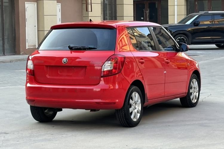 Used Skoda Fabia 2014 1.4L Automatic Crystal Edition Exterior 5