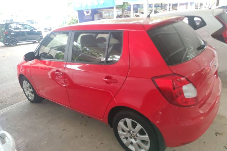 Used Skoda Fabia 2014 1.4L Automatic Crystal Edition Exterior 5