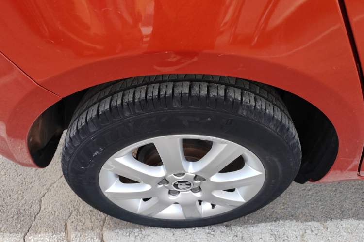 Used Skoda Fabia 2014 1.4L Manual Jingling Edition Exterior 5