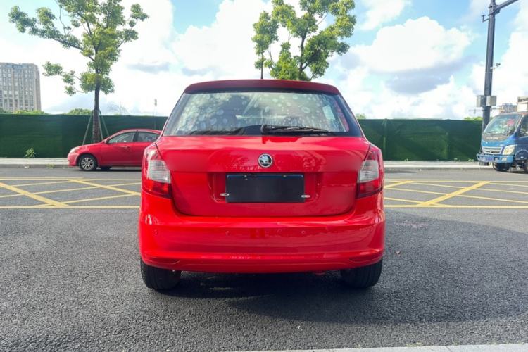 Used Skoda Fabia 2014 1.4L Automatic Crystal Edition Exterior 5