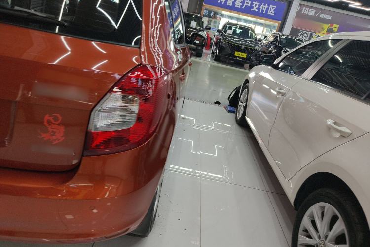 Used Skoda Fabia 2014 1.4L Automatic Crystal Edition Exterior 6