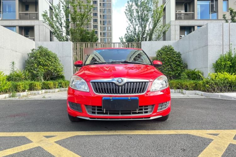 Used Skoda Fabia 2014 1.4L Automatic Crystal Edition Exterior 8