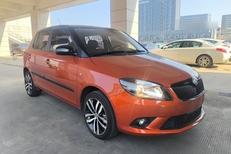 Used Skoda Fabia 2014 1.6L Automatic Sport Edition Front Right 45 Deg