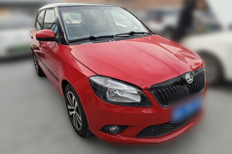 Used Skoda Fabia 2014 1.6L Automatic Sport Edition Front Right 45 Deg