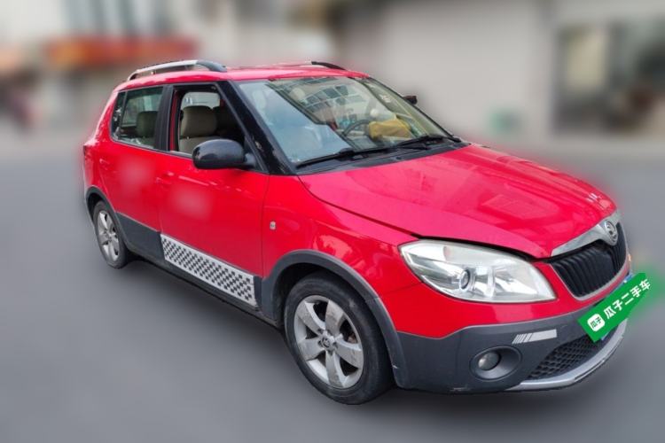 Used Skoda Fabia 2014 1.6L Scout Front Right 45 Deg