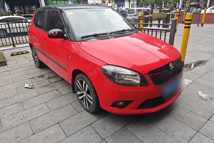Used Skoda Fabia 2014 1.6L Automatic Sport Edition Front Right 45 Deg