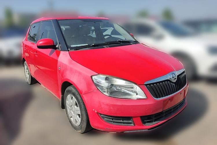 Used Skoda Fabia 2014 1.4L Manual Crystal Edition Front Right 45 Deg
